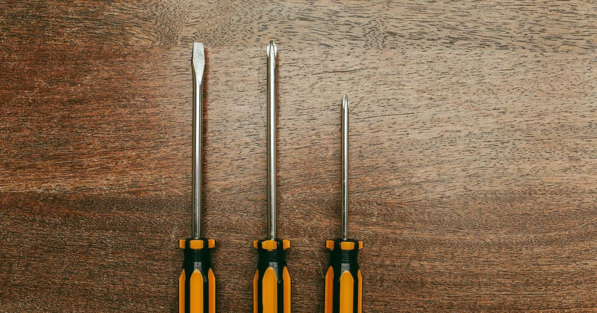 星形ネジが固くて回らない場合のヒント