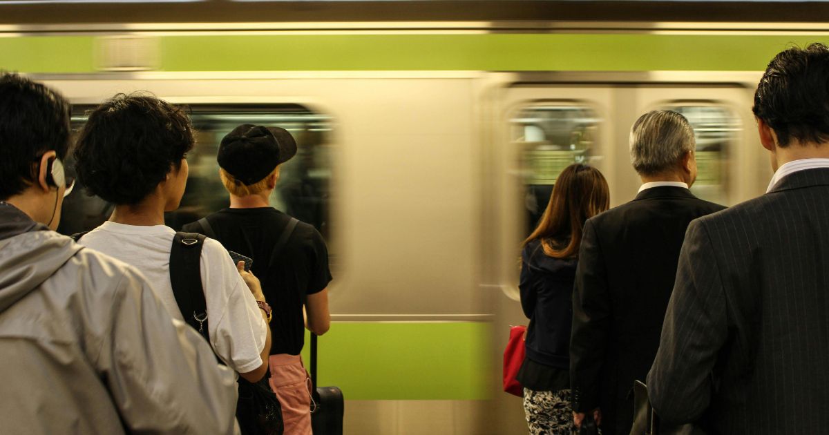 混雑時のデッキ利用｜立ち乗りや移動の考え方