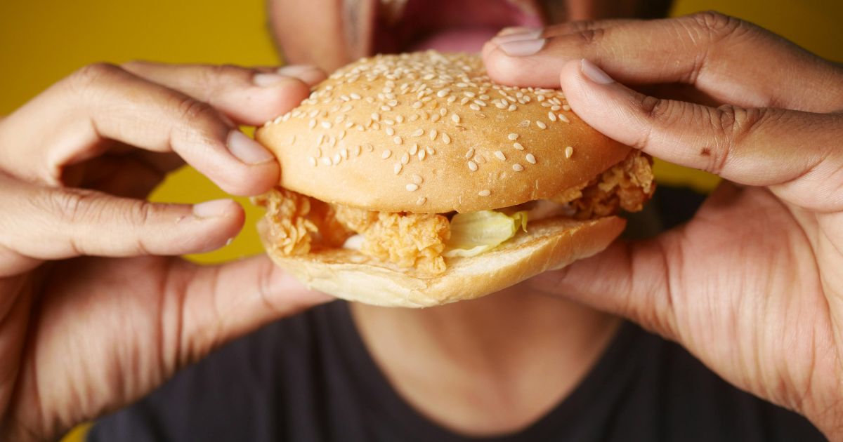 デッキでの飲食・座り込みはOK？気遣いの目安