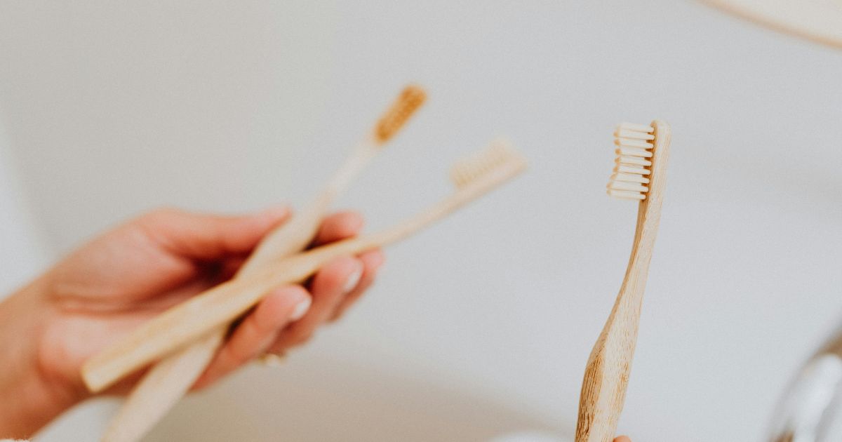 入れ歯の種類別に見る！100均ブラシの選び方ガイド