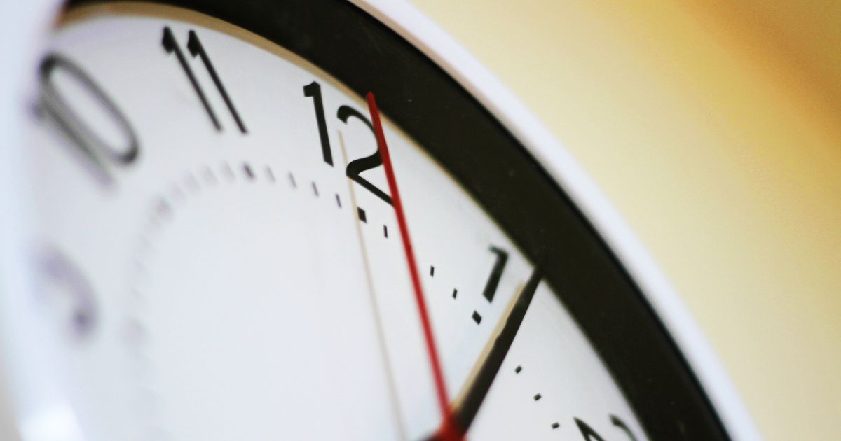 LINEを送るのに自然なタイミング・避けたほうが良い時間帯