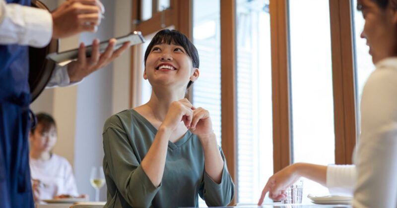 業種や職場に合わせた接客スローガンの視点