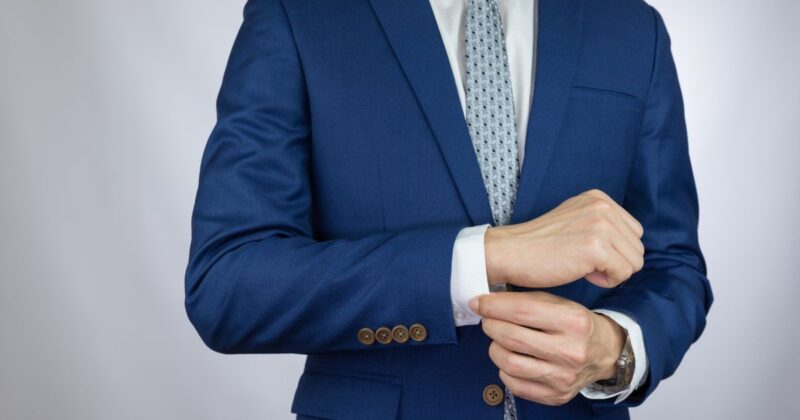 青山とAOKIはどっちが人気?口コミ傾向まとめ