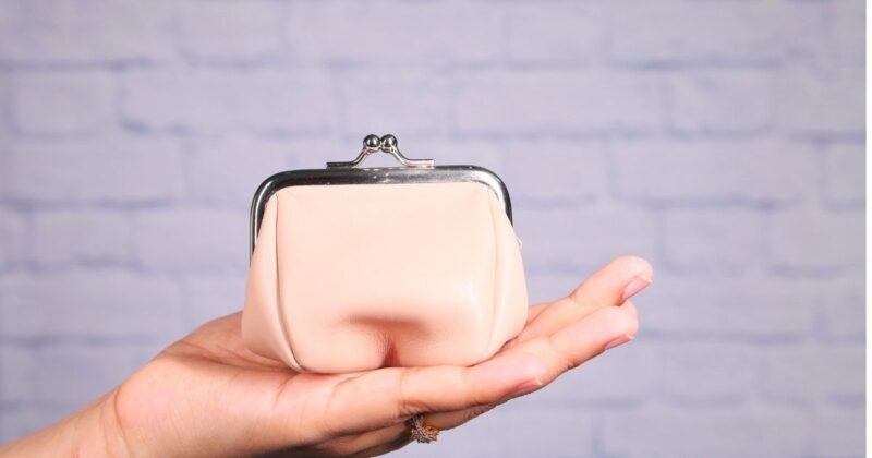 それでも財布二個持ちを続けている人の考え方