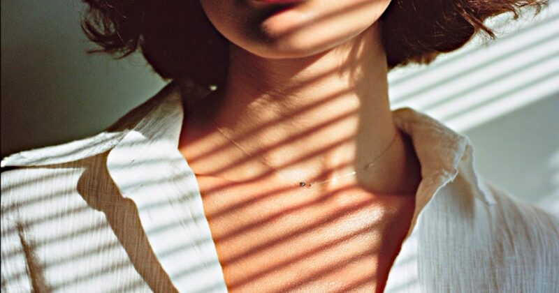 首の長さ別に考える髪型とファッションの工夫