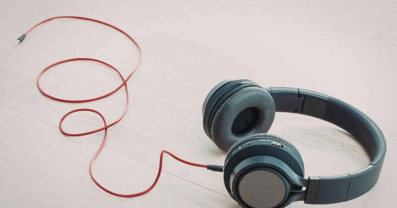 ヘッドホンとイヤホン、録音ではどちらが使いやすい？