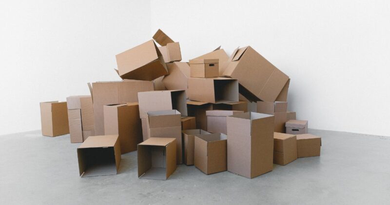 段ボールを雨の日まできれいに保つ保管のコツ