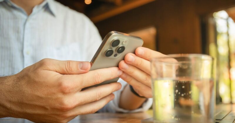 LINEやチャットで急な出勤を断る場合の伝え方