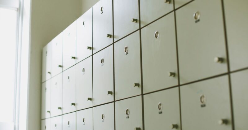 なぜ小型ロッカーは散らかりやすいのか