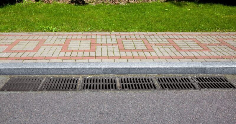 側溝の蓋が重く感じる理由を知っておこう