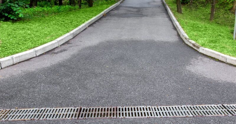 道具を使った側溝の蓋の持ち上げ方