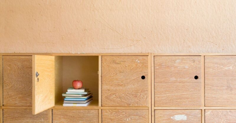 小型ロッカーを広く見せる配置のコツ